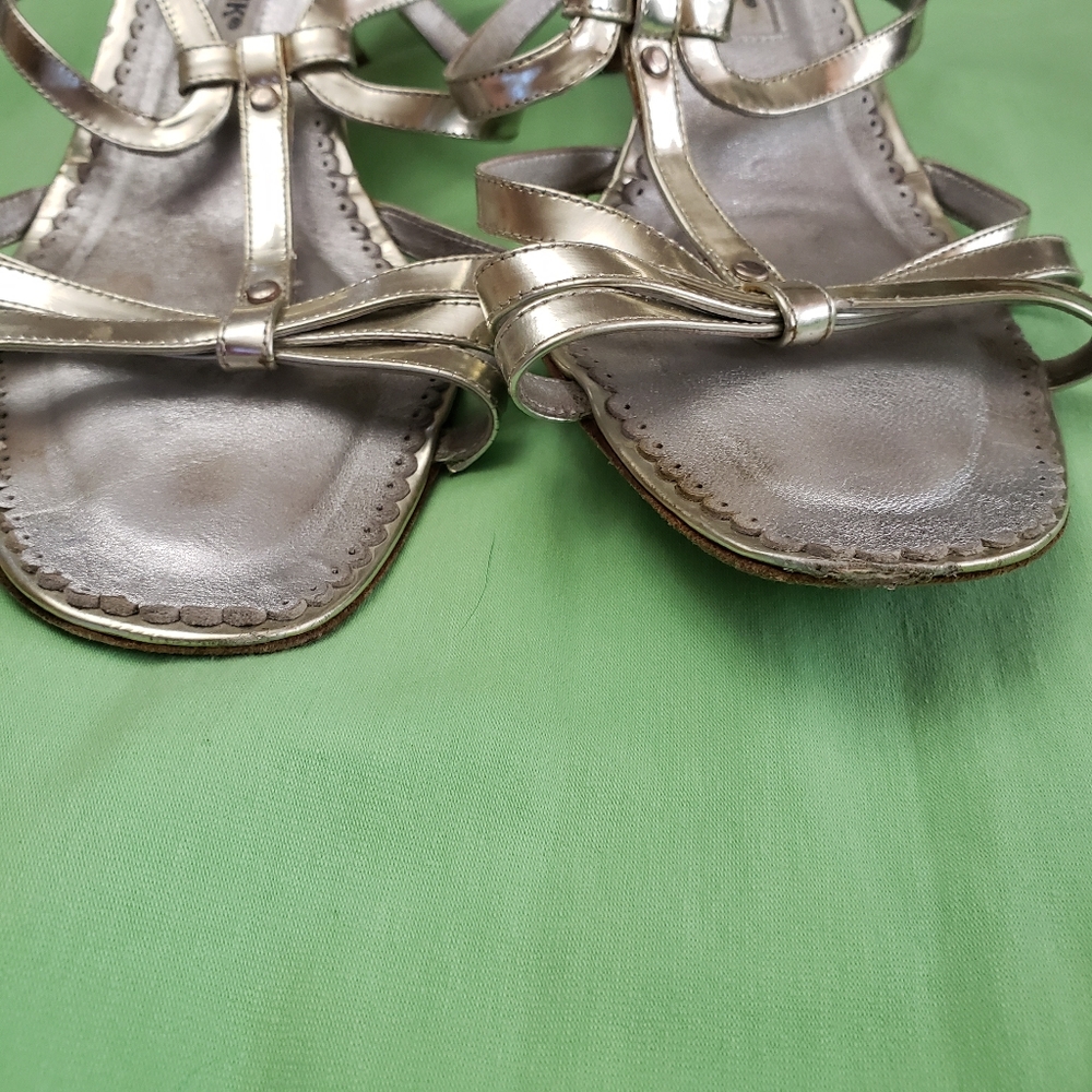Manolo Blahnik sandals .silver an white Each 125 - Picture 2 of 16
